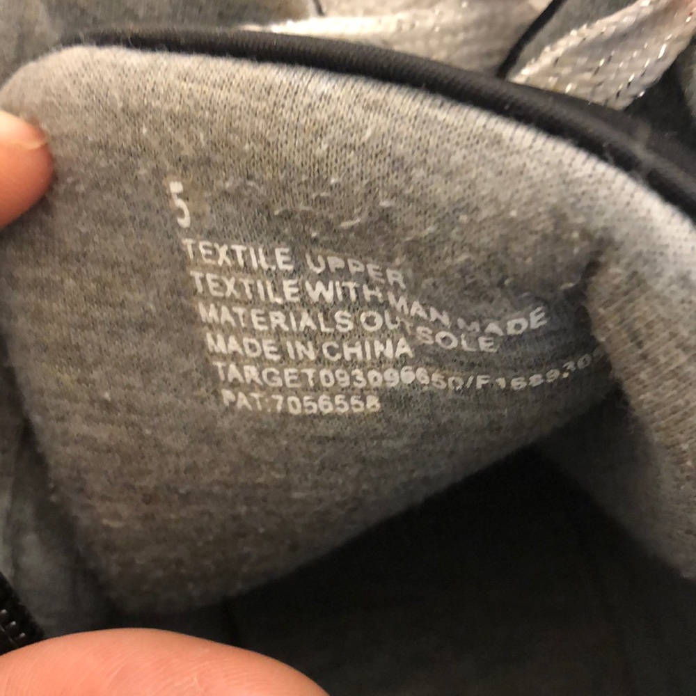 Embroidered sneaker - Picture 3 of 5
